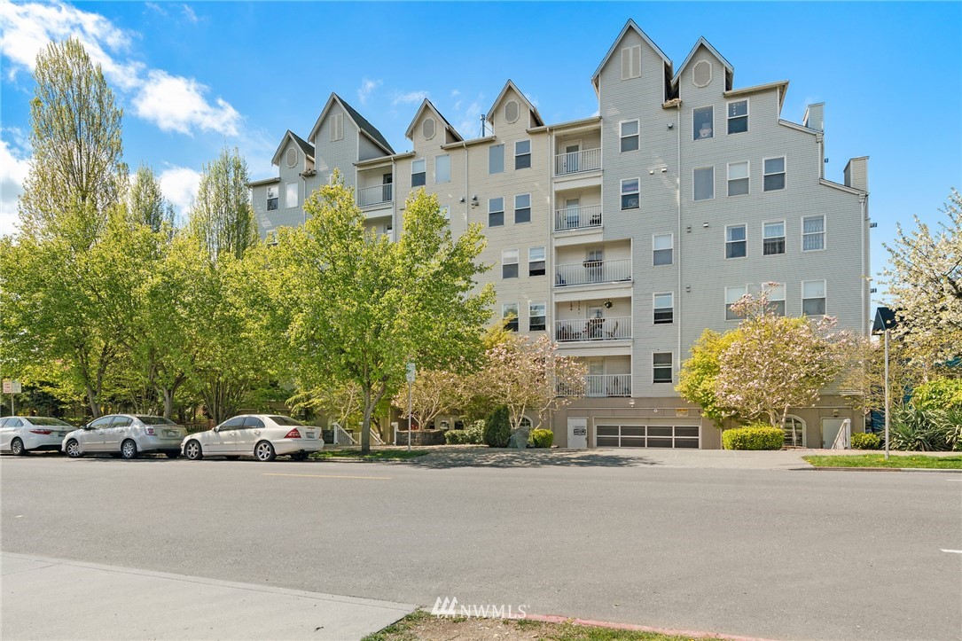 2522 Rucker Avenue, Unit 407 Everett, WA 98201 - Photo 26 of 30 a front view of a building