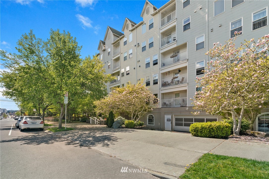 2522 Rucker Avenue, Unit 407 Everett, WA 98201 - Photo 27 of 30 front view of a building