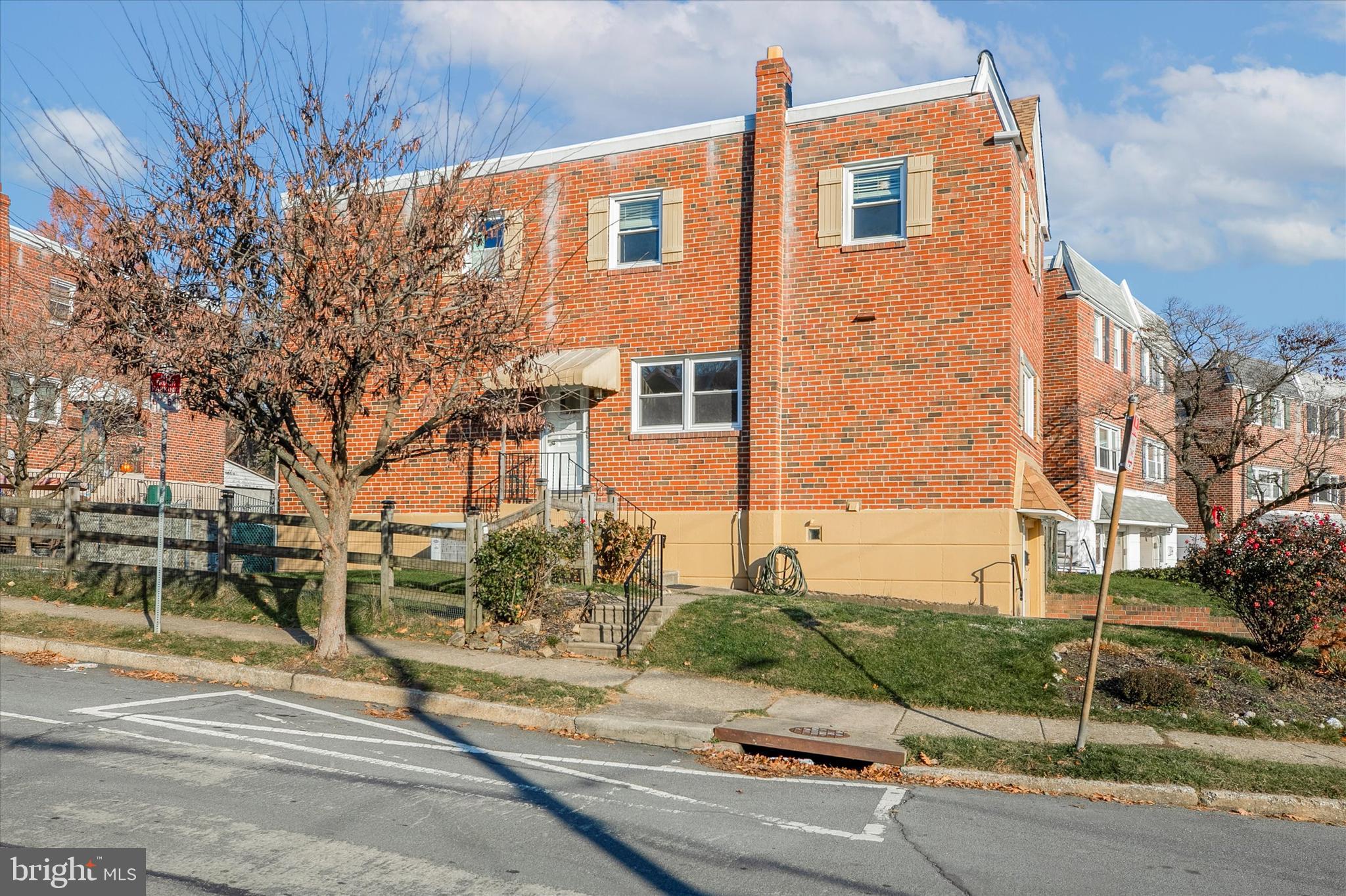 7361 Hill Road Philadelphia, PA 19128 - Photo 2 of 28 Gallery Image 2
