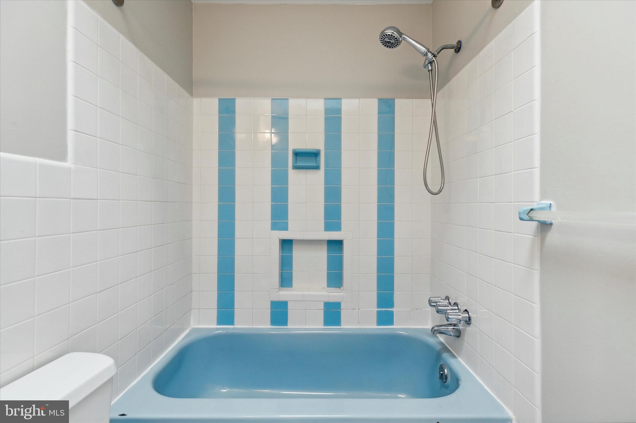 7361 Hill Road Philadelphia, PA 19128 - Photo 22 of 28 Upper Level - Full Bath
