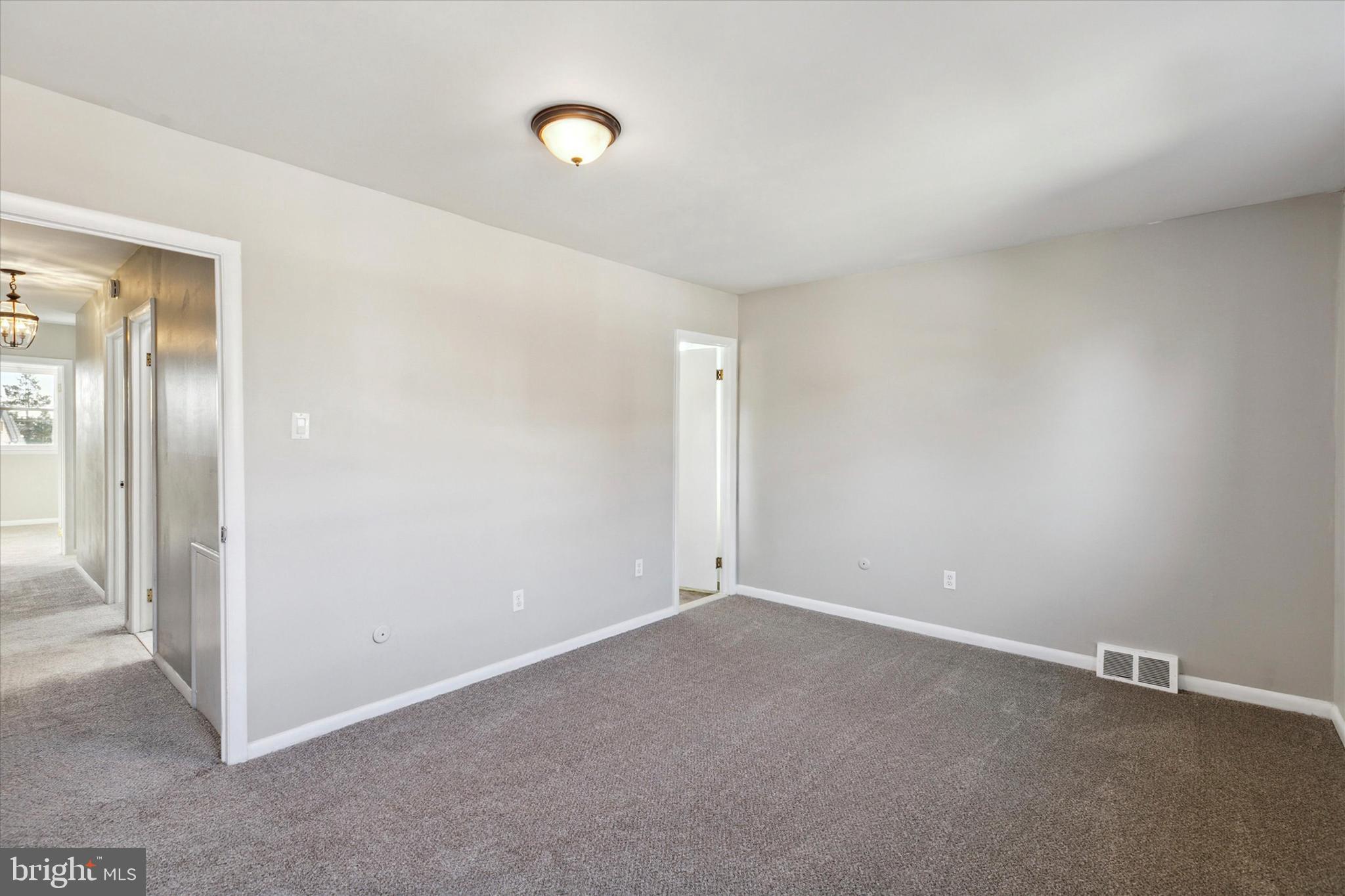 7361 Hill Road Philadelphia, PA 19128 - Photo 23 of 28 Upper Level - Master Bedroom