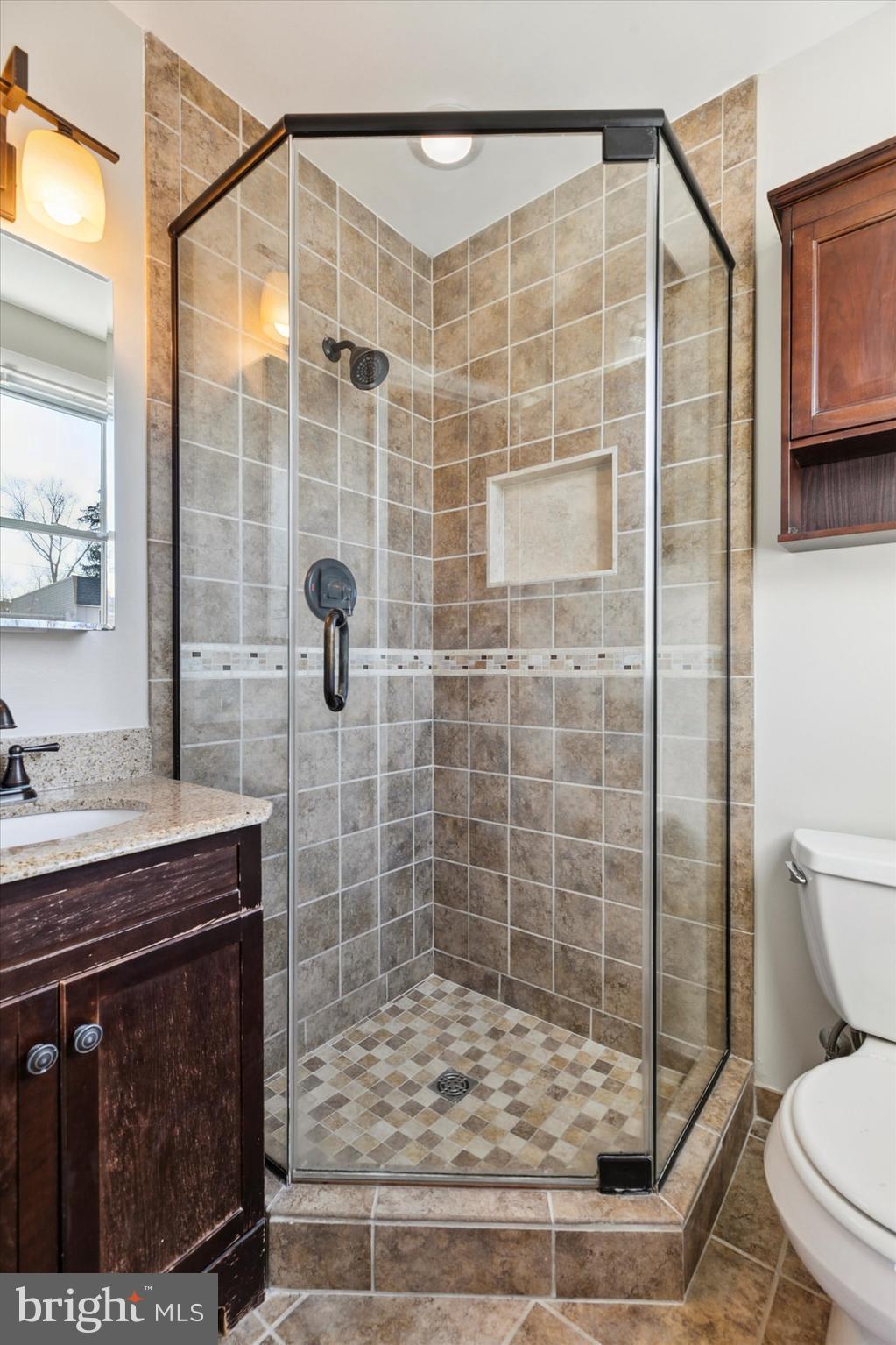7361 Hill Road Philadelphia, PA 19128 - Photo 26 of 28 Upper Level - Master Bath