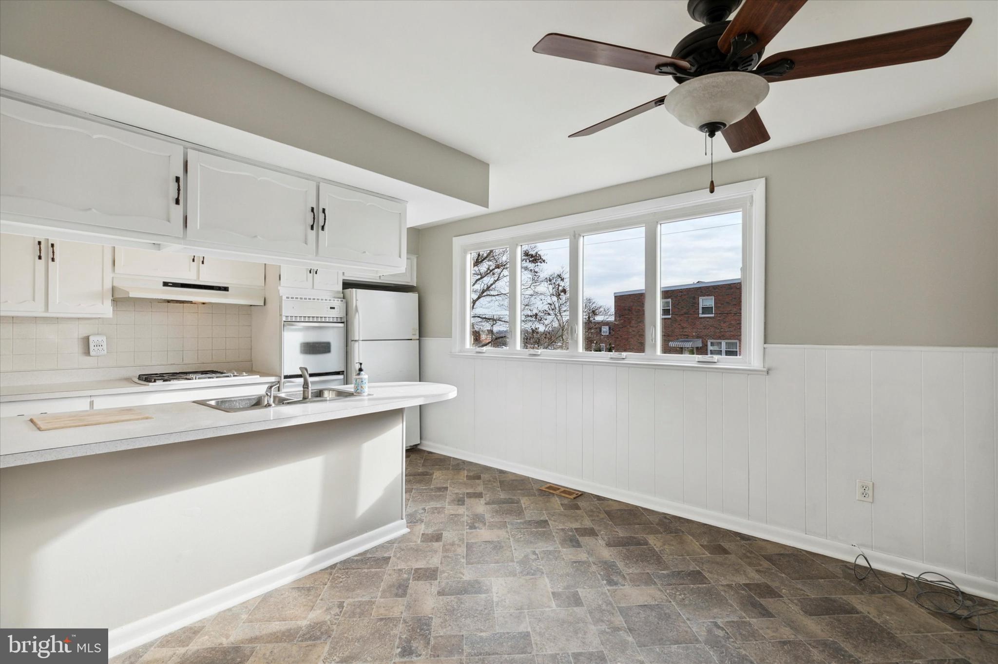 7361 Hill Road Philadelphia, PA 19128 - Photo 7 of 28 Main Level - Kitchen