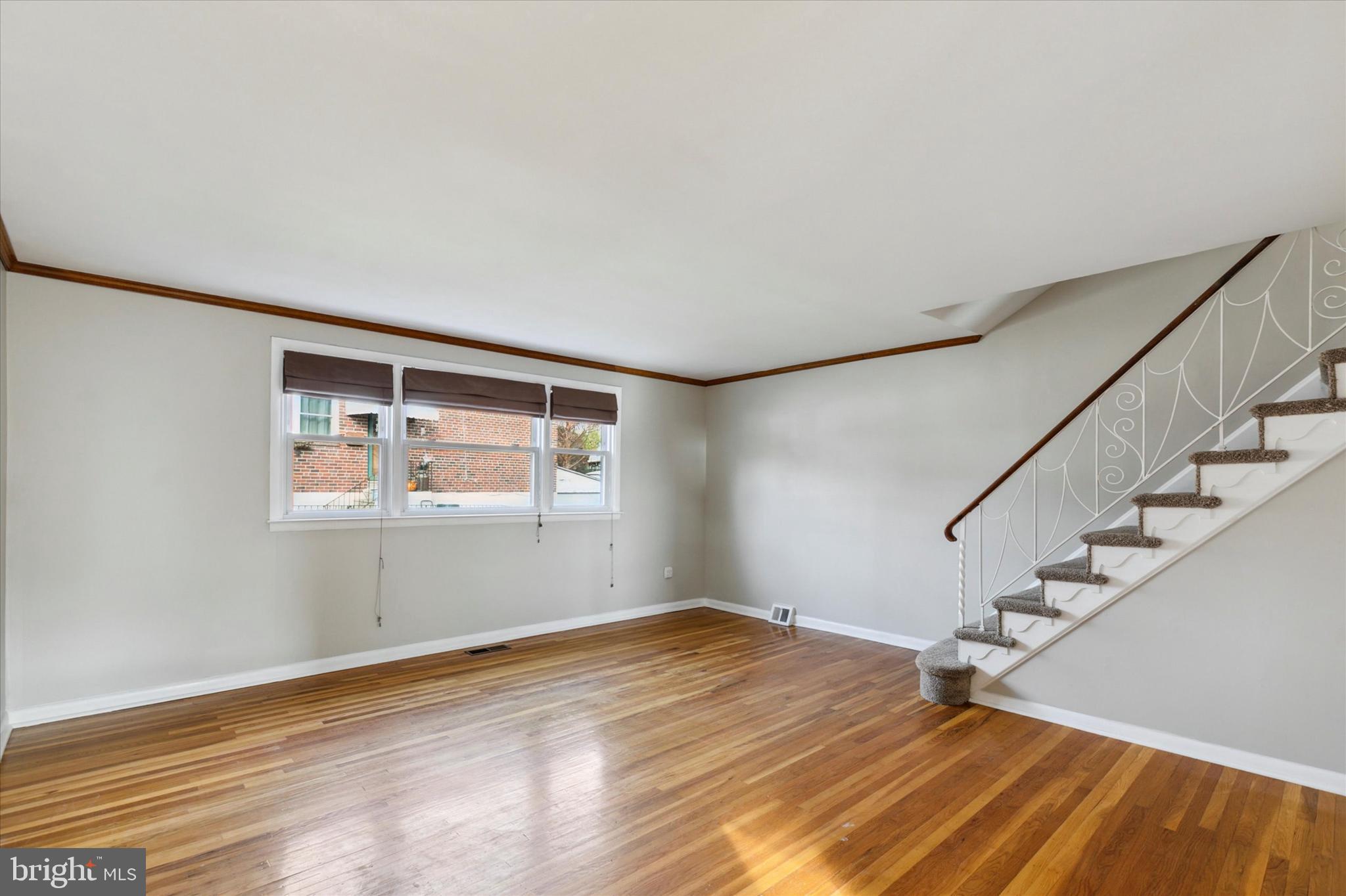 7361 Hill Road Philadelphia, PA 19128 - Photo 10 of 28 Main Level - Living Room
