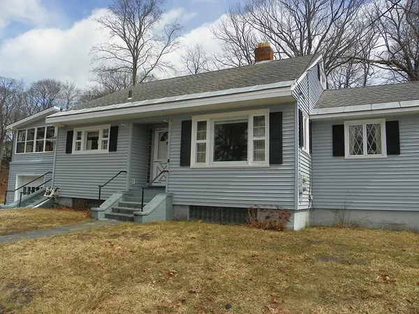 a view of a house with a yard