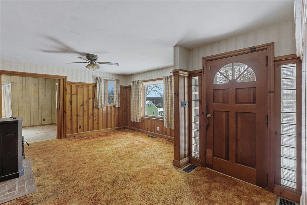 59 Oriole Street Gardner, MA 01440 - Photo 12 of 36