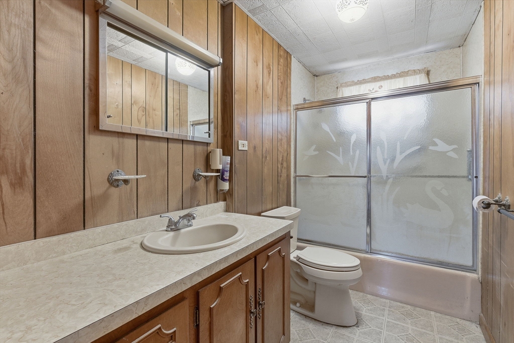 59 Oriole Street Gardner, MA 01440 - Photo 20 of 36