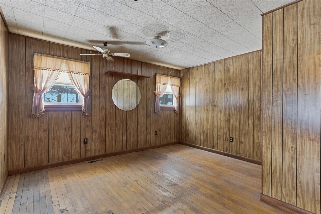 59 Oriole Street Gardner, MA 01440 - Photo 24 of 36