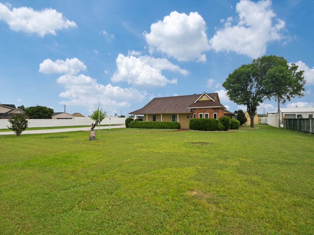 3087 Belz Road Sanger, TX 76266 - Photo 2 of 30