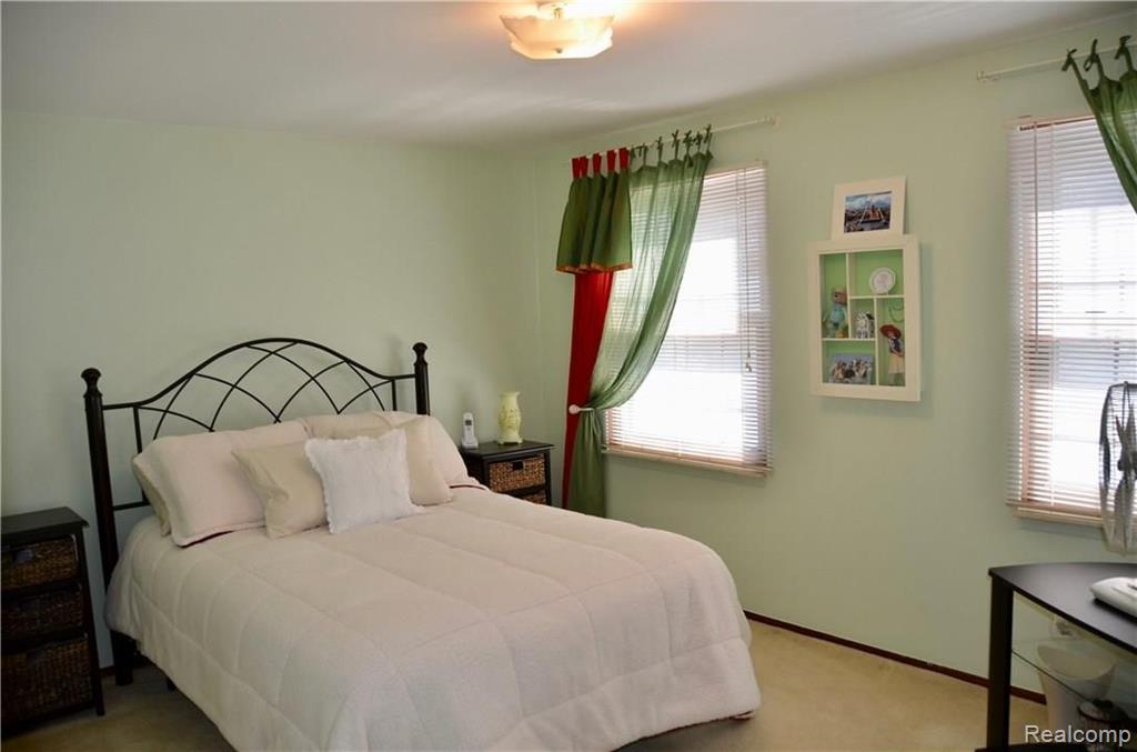 618 Baker Street Rochester Hills, MI 48307 - Photo 17 of 25
