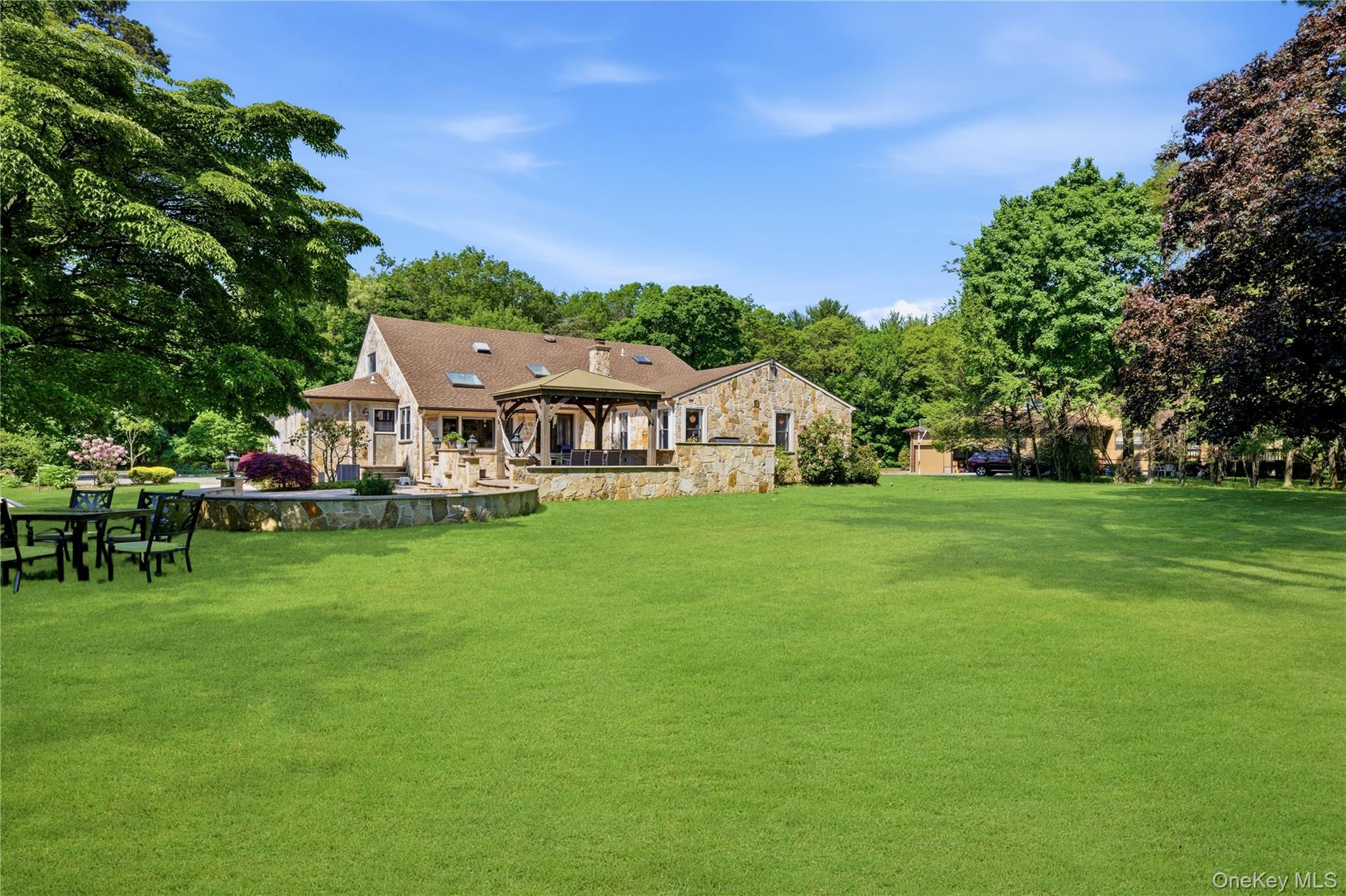 199 Cold Spring Road Syosset, NY 11791 - Photo 40 of 48