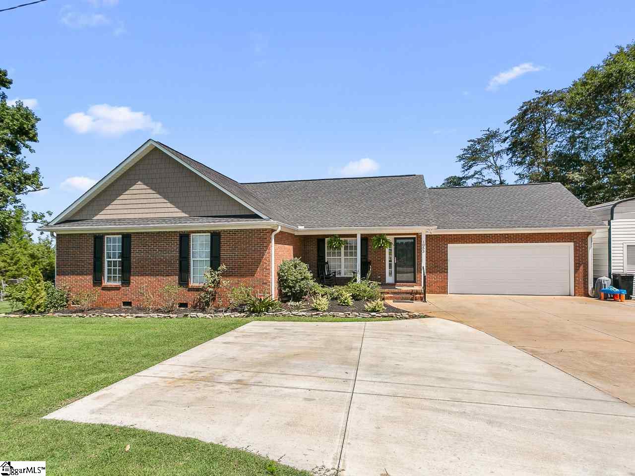 1053 Gibbs Road Wellford, SC 29385 - Photo 1 of 31
