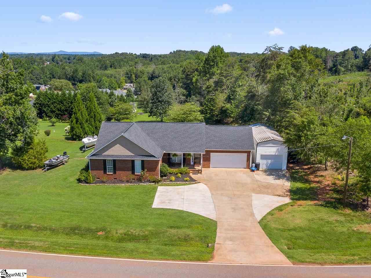1053 Gibbs Road Wellford, SC 29385 - Photo 2 of 31