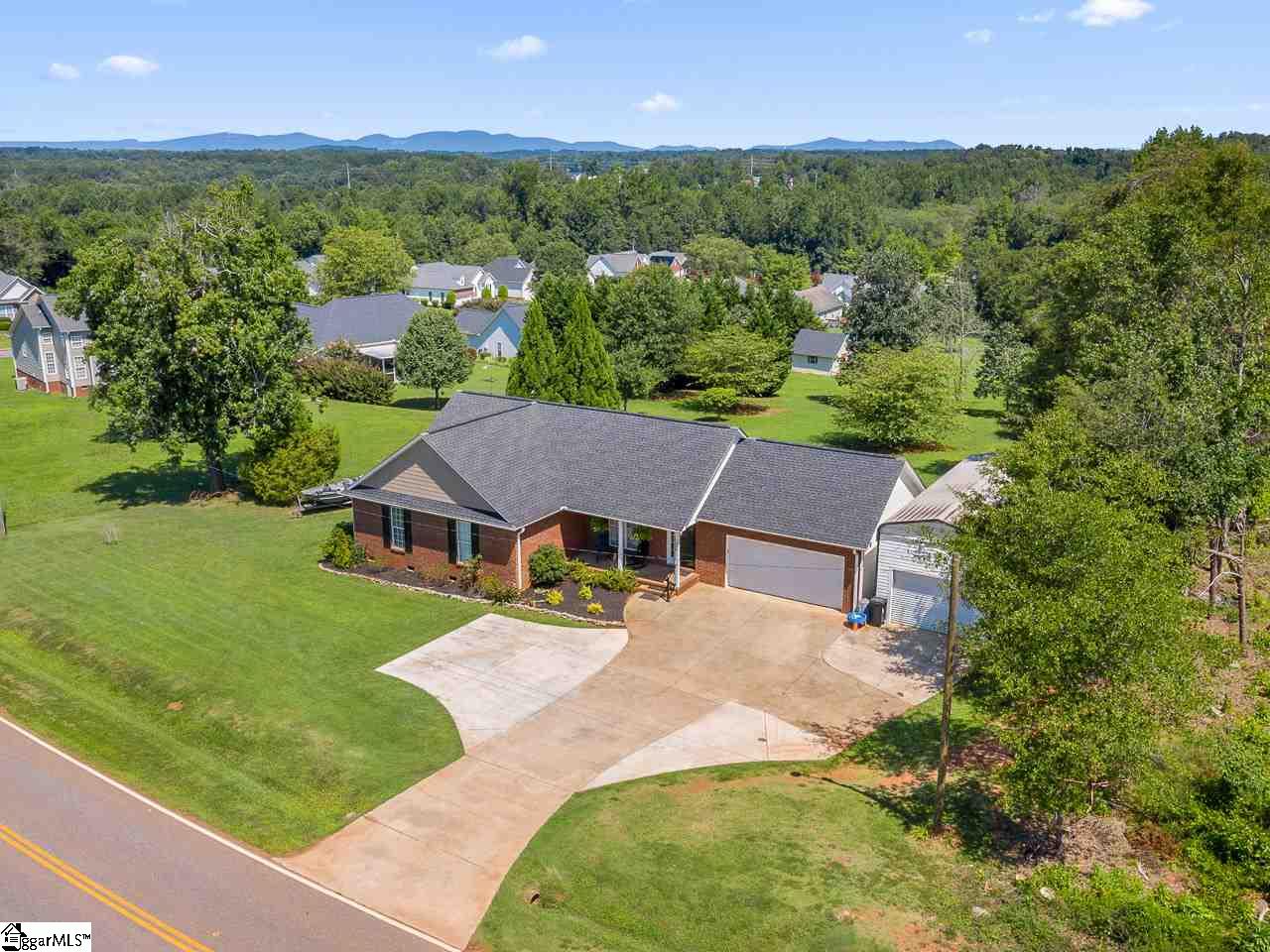 1053 Gibbs Road Wellford, SC 29385 - Photo 5 of 31