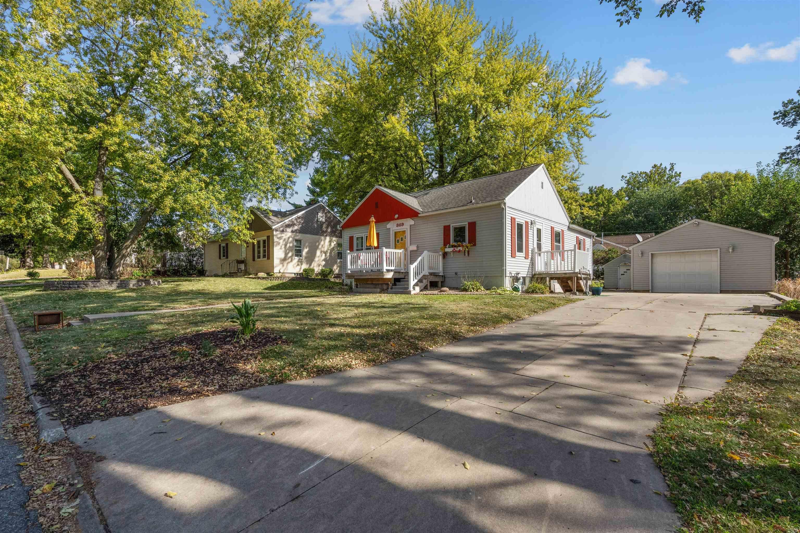 809 Hanna Boulevard Waterloo, IA 50701 - Photo 2 of 26 Gallery Image 2