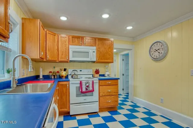 $2,000 | 1200 Anderson Street, Bristol, TN 37620