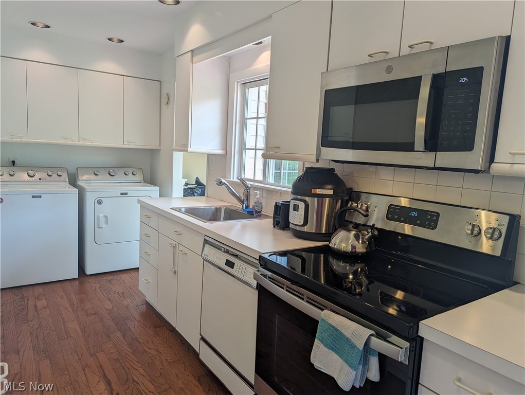 12781 Caves Road Chesterland, OH 44026 - Photo 8 of 28 Wood floors, white cabinets + all appliances