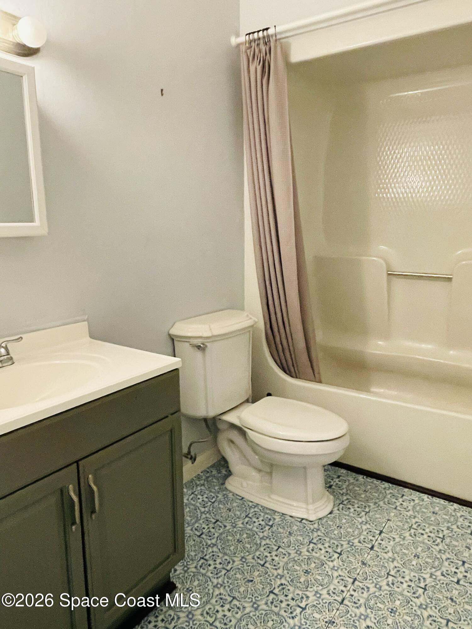 2235 Macedo Road Northeast Palm Bay, FL 32907 - Photo 10 of 20 Guest bathroom