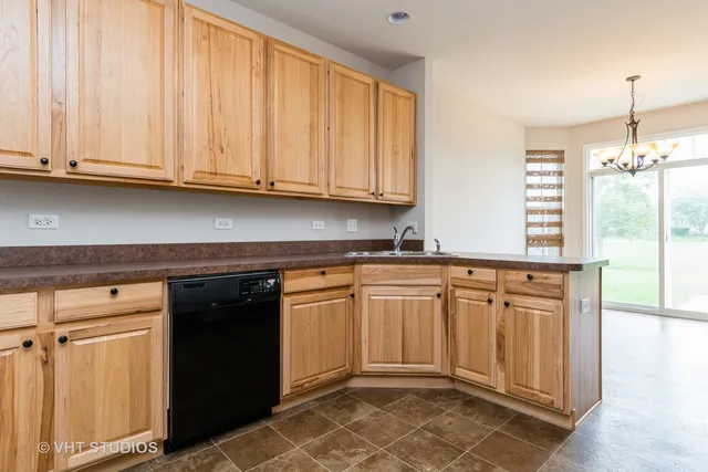 $270,000 | 1028 Heron Circle, Joliet, IL 60431