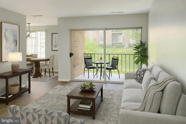 $1,825 | 3322 Woodburn Village Drive, Unit 24, Annandale, VA 22003