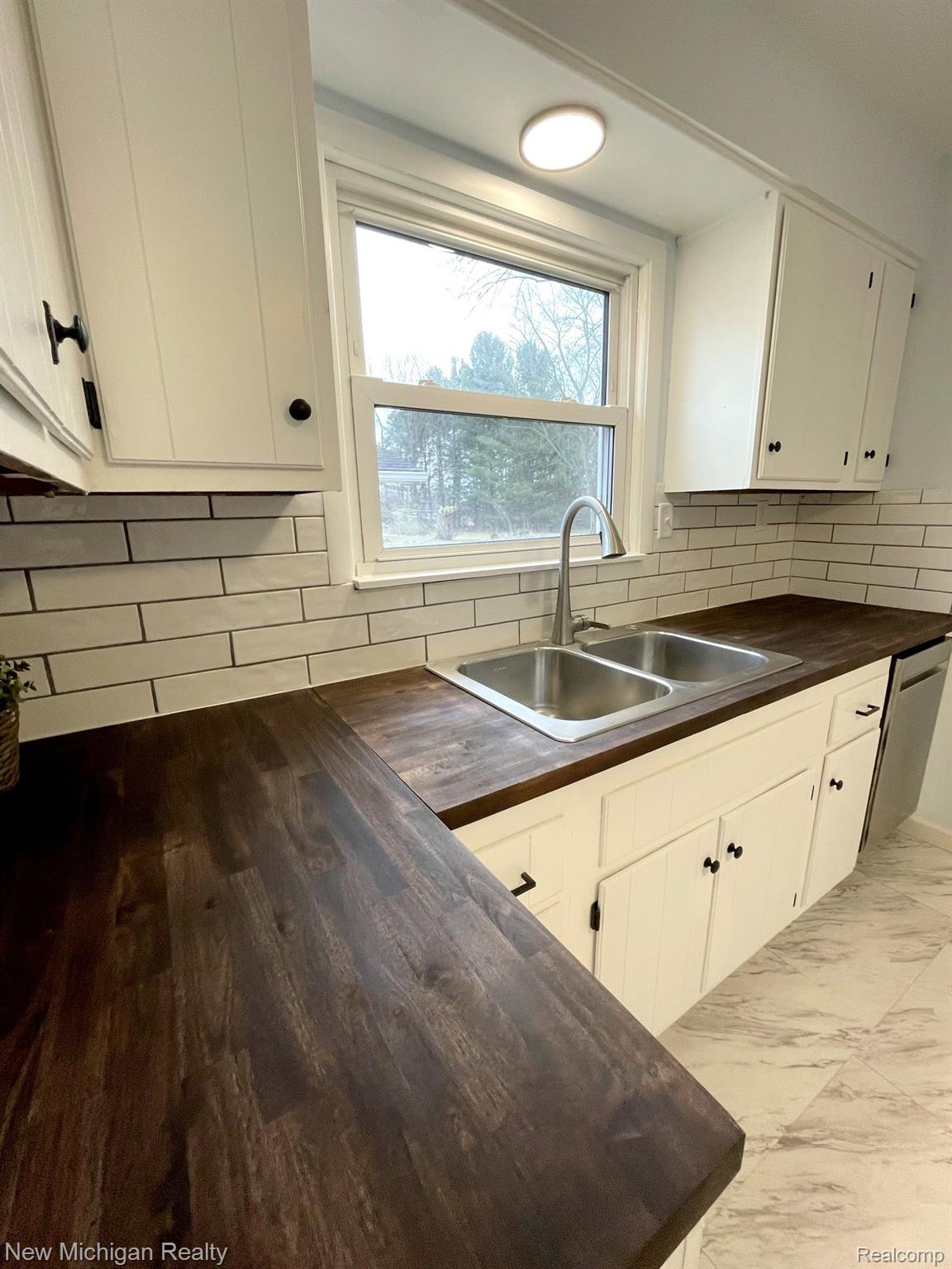 4060 North Center Road Flint, MI 48506 - Photo 9 of 27 Gallery Image 9