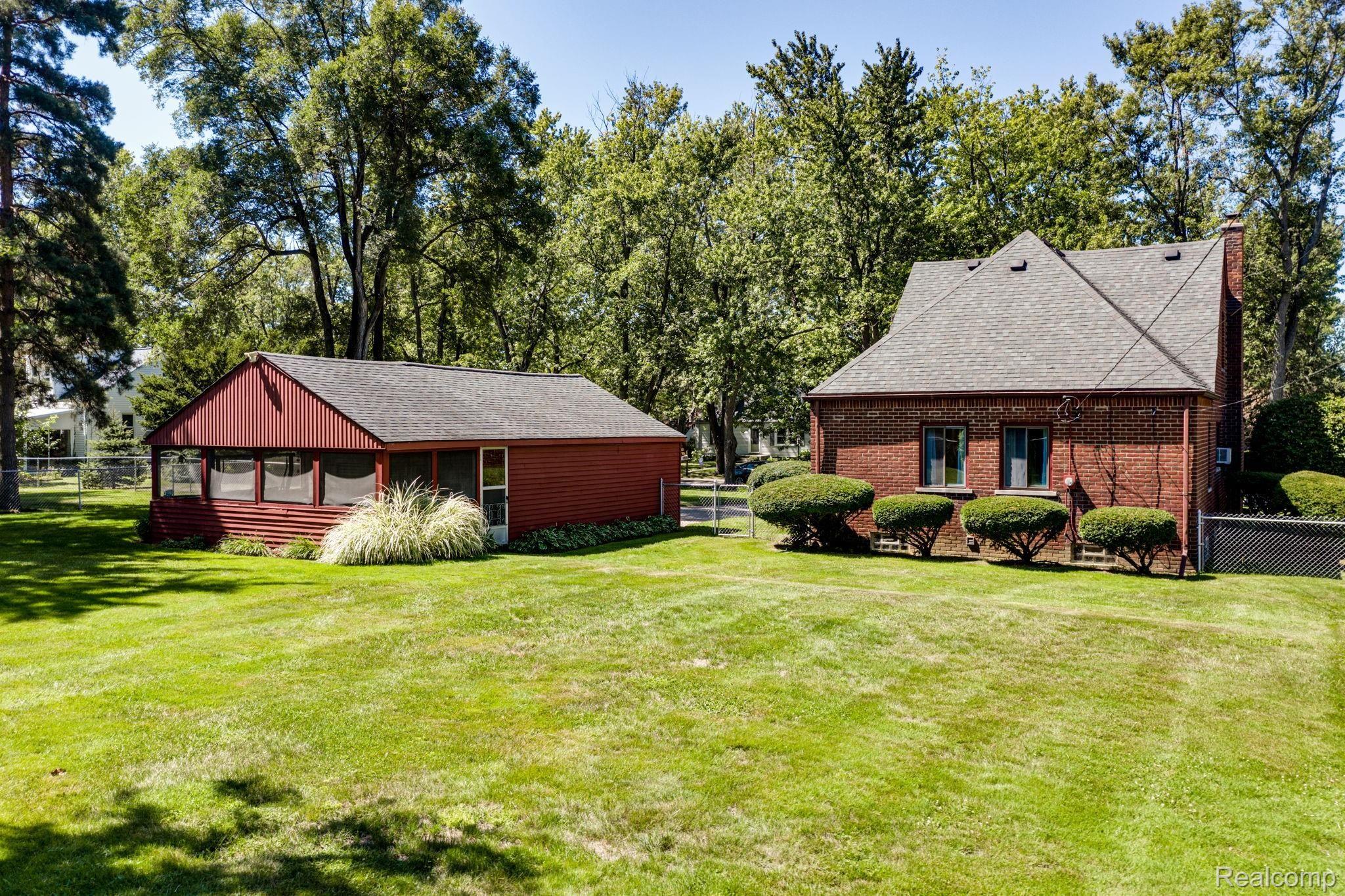311 Dover Road Waterford, MI 48328 - Photo 54 of 67 311+Dover+Rd+Waterford+Township-31-WebQuality.jpg