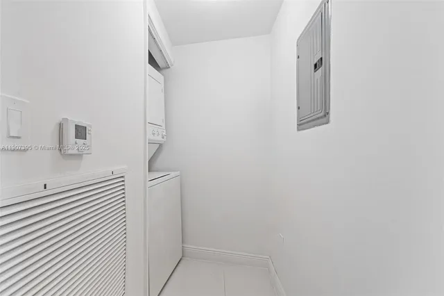 $2,500 | 6362 Collins Avenue, Unit 405, Miami Beach, FL 33141
