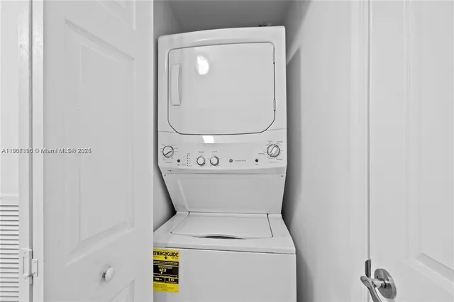 $2,500 | 6362 Collins Avenue, Unit 405, Miami Beach, FL 33141