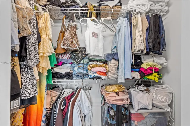 $2,500 | 6362 Collins Avenue, Unit 405, Miami Beach, FL 33141