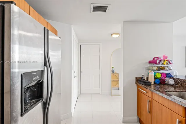 $2,500 | 6362 Collins Avenue, Unit 405, Miami Beach, FL 33141