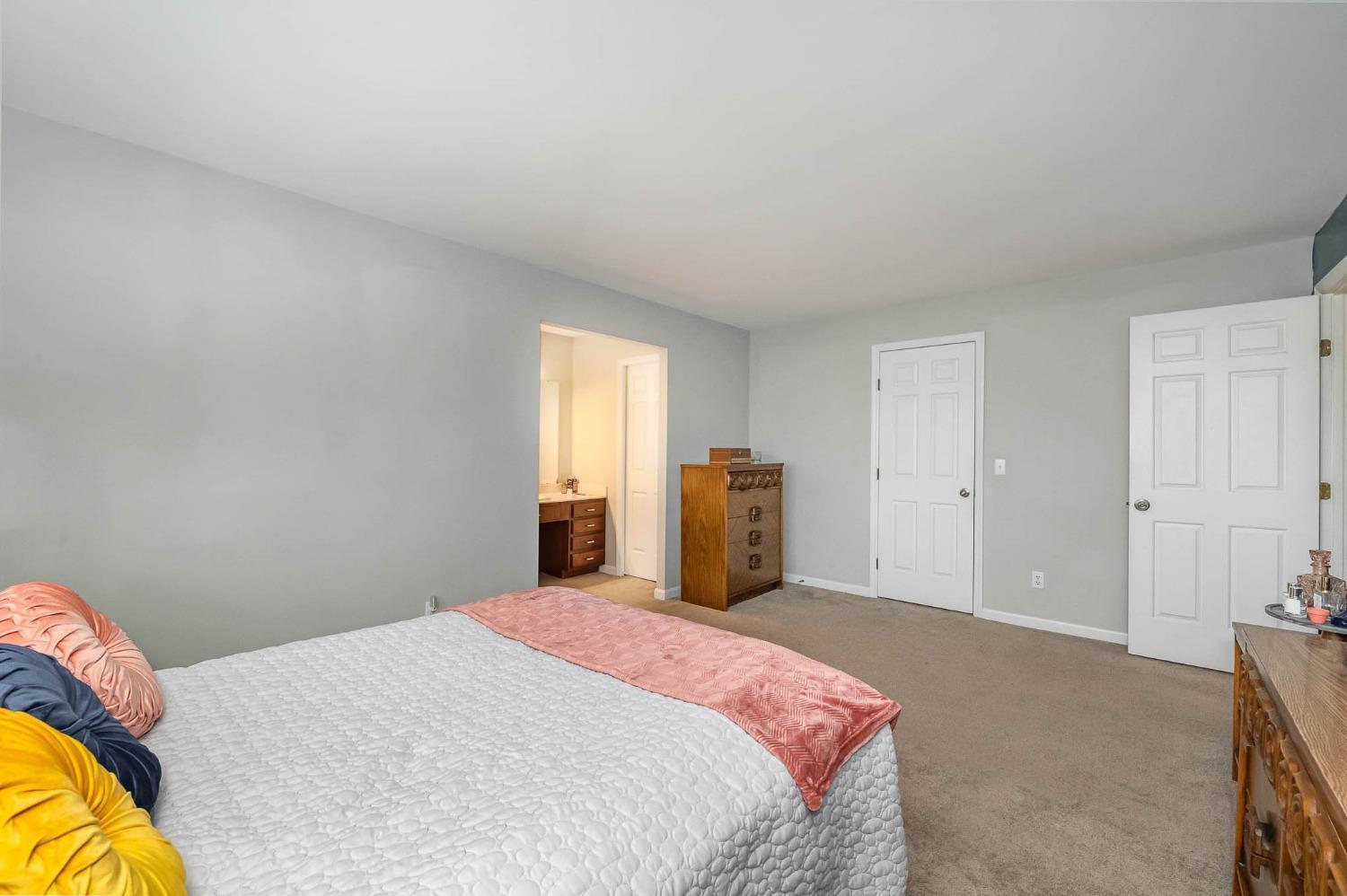 5348 Werk Road, Unit E11 Cincinnati, OH 45248 - Photo 12 of 26 Gallery Image 12