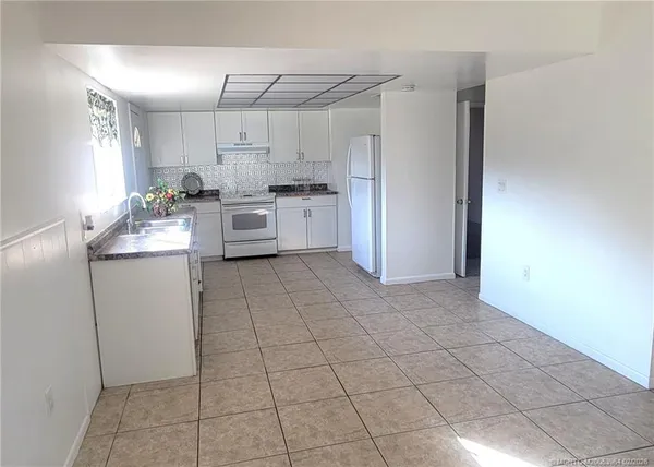 $2,250 | 350 Northeast Granduer Avenue, Port St. Lucie, FL 34983