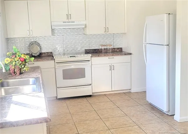 $2,250 | 350 Northeast Granduer Avenue, Port St. Lucie, FL 34983