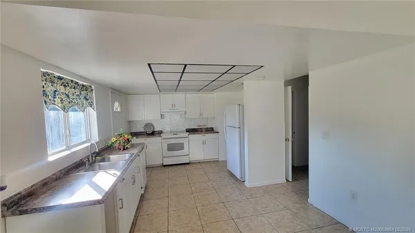 $2,250 | 350 Northeast Granduer Avenue, Port St. Lucie, FL 34983