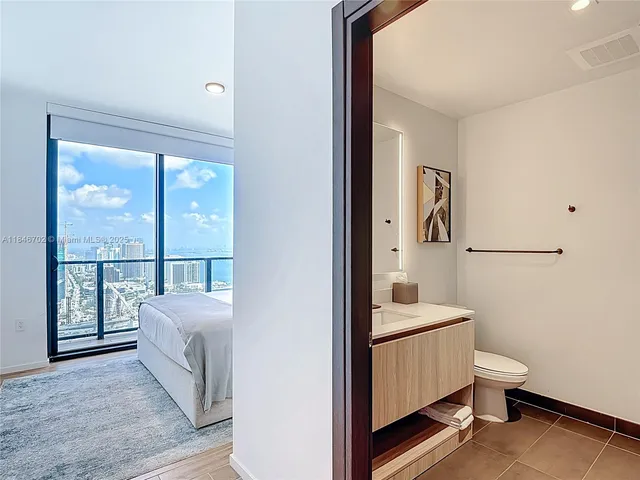 a en suite bathroom with a toilet