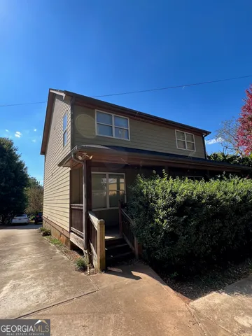 a view of a bench in the backyard