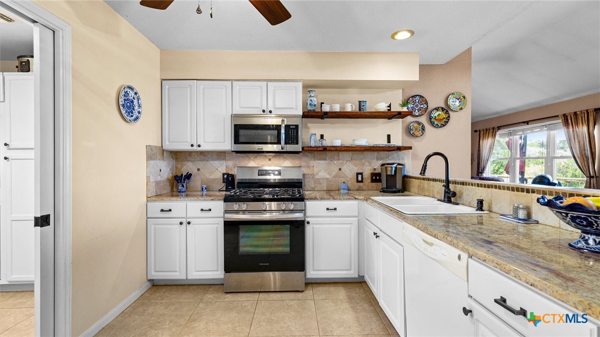 8010 Devonshire Drive Spring Branch, TX 78070 - Photo 8 of 41