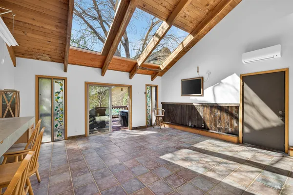 $1,000,000 | 1352 South Main Street, Riggins, ID 83549