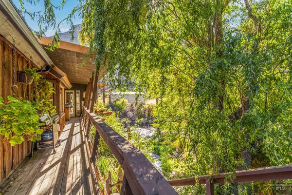 $1,000,000 | 1352 South Main Street, Riggins, ID 83549