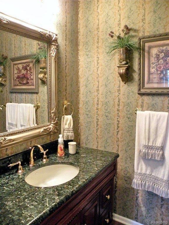 4200 Wincrest Lane Rochester, MI 48306 - Photo 18 of 28 Powder Room
