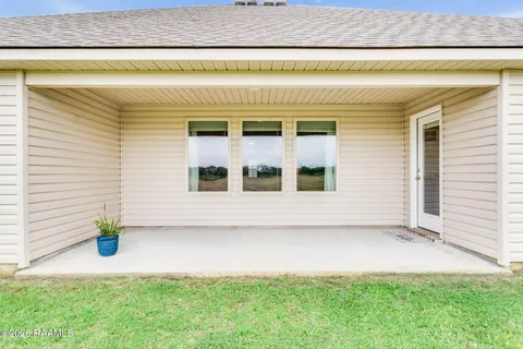 $275,000 | 6910 Spg Lk Drive, Maurice, LA 70555