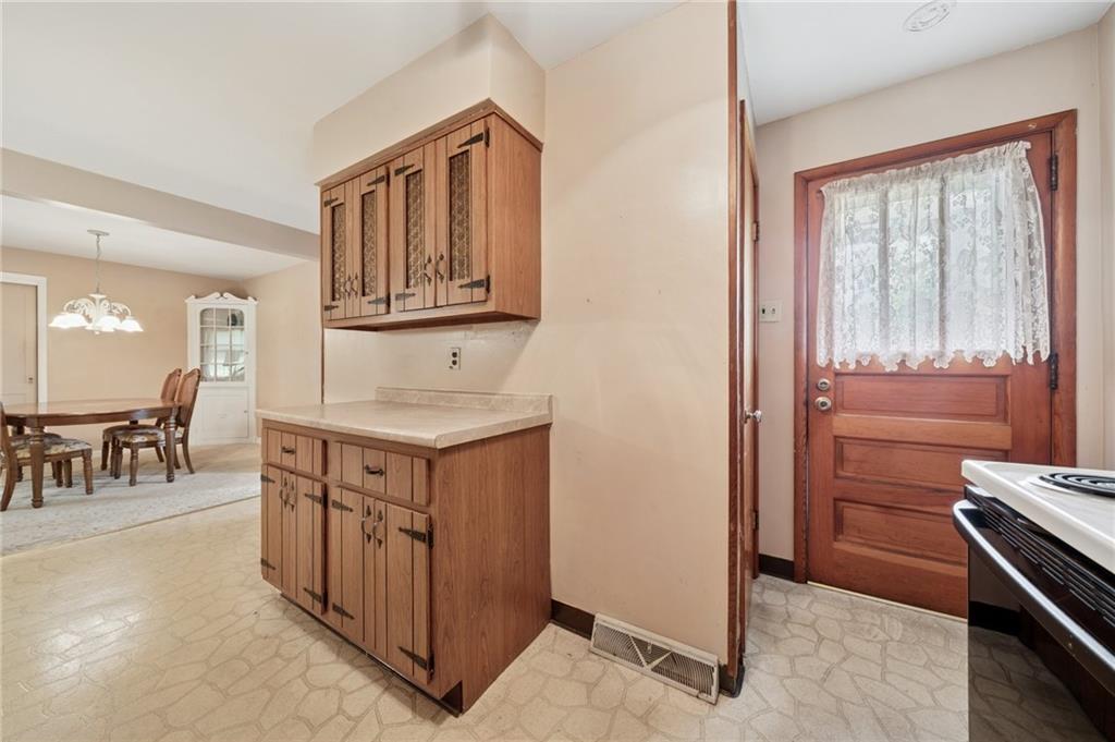 49 Millersdale Road Jeannette, PA 15644 - Photo 10 of 33