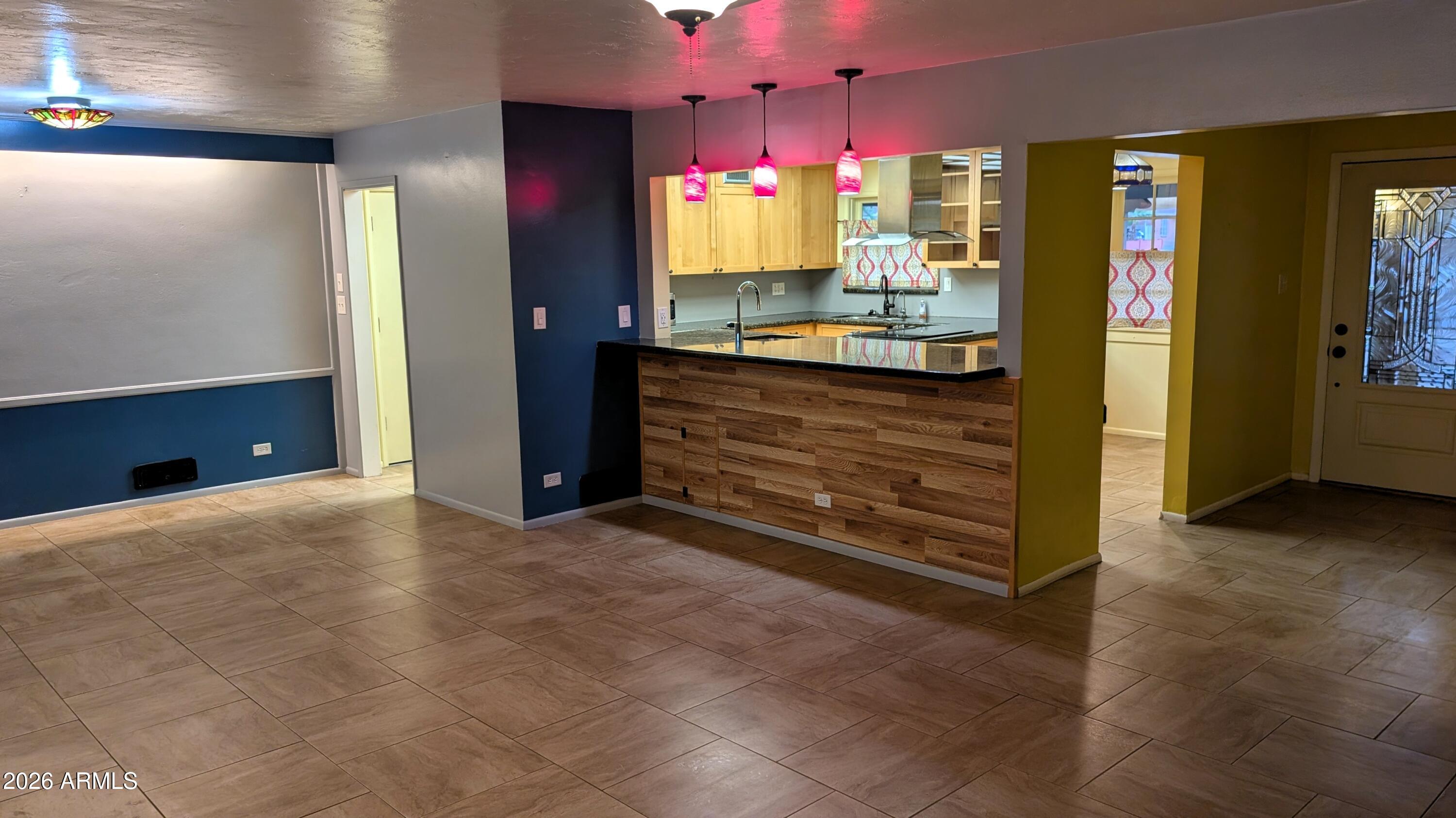 2245 West Osborn Road Phoenix, AZ 85015 - Photo 15 of 29 LV to Kitchen