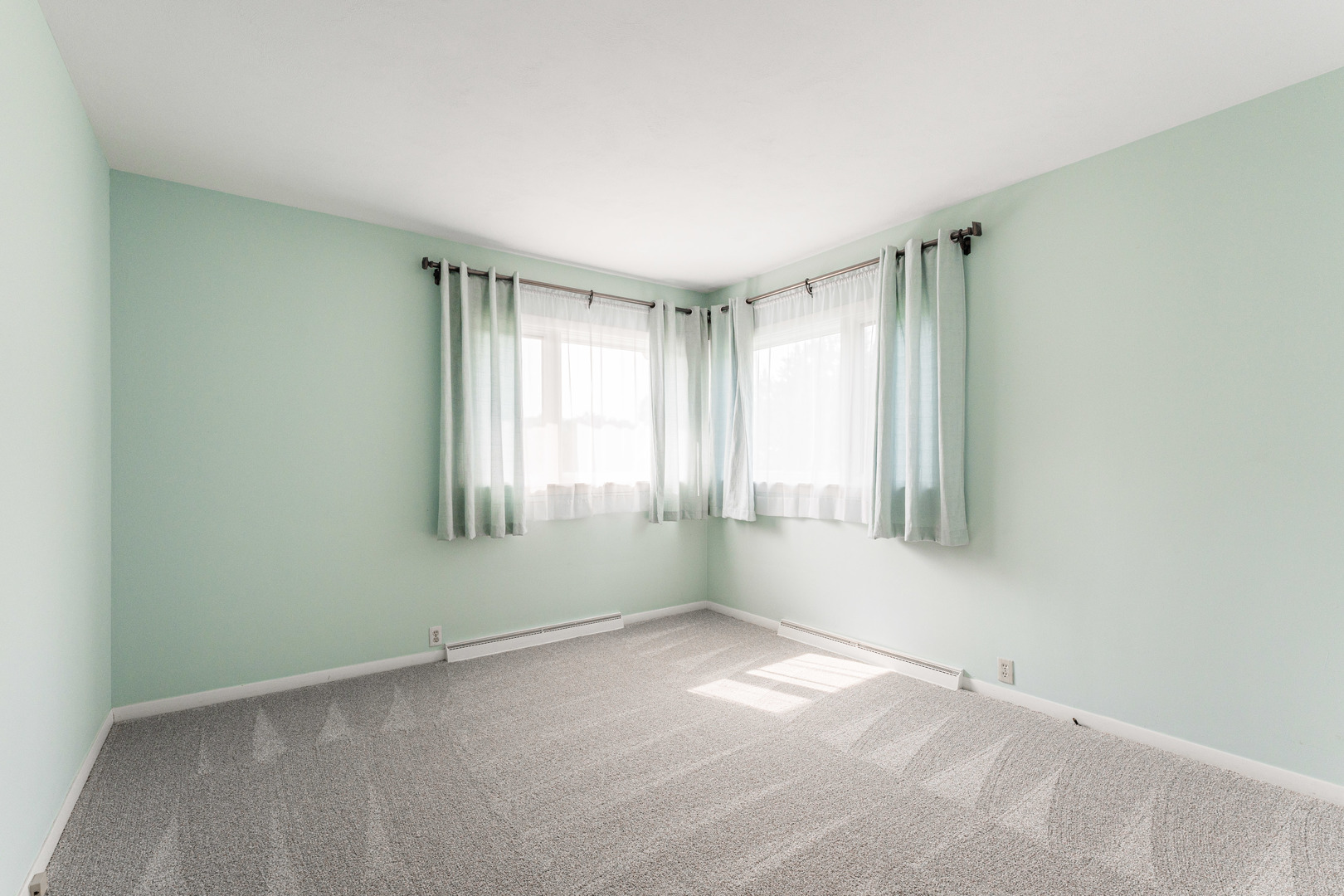 226 Windsor Drive DeKalb, IL 60115 - Photo 25 of 34 an empty room with windows