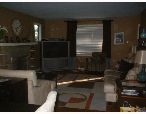 741 Fox Avenue Rochester, PA 15074 - Photo 3 of 8 Living Room.