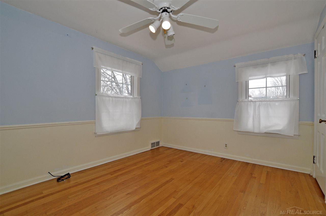 1565 Fairholme Road Grosse Pointe Woods, MI 48236 - Photo 15 of 25