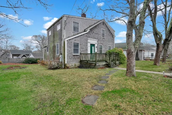 $950,000 | 119 North William Street, Vineyard Haven, MA 02568