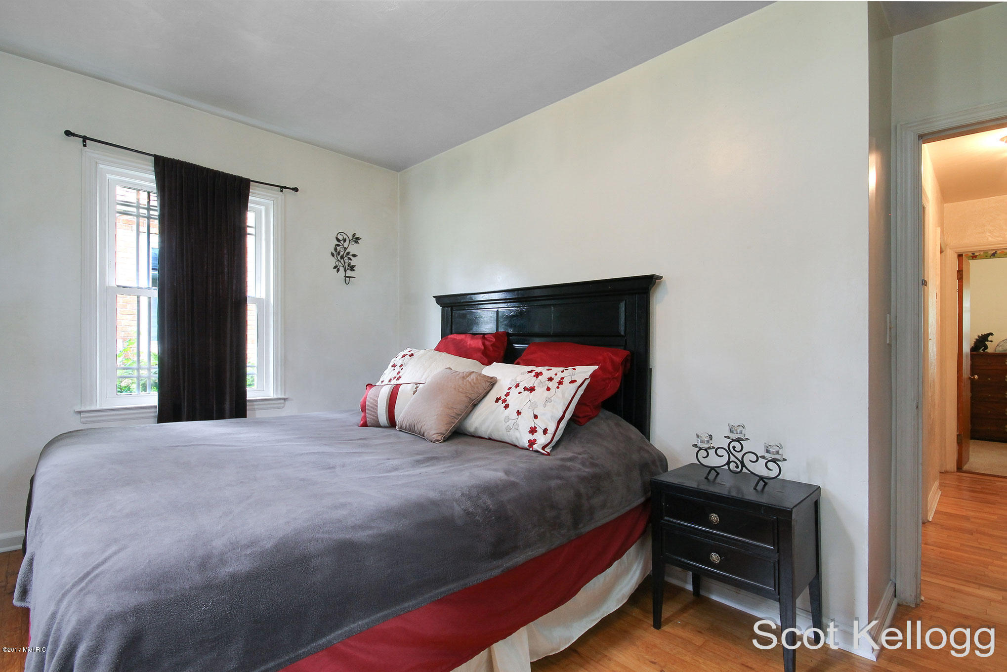 138 Manchester Road Southwest Grand Rapids, MI 49548 - Photo 19 of 37 IMG_3067_blended