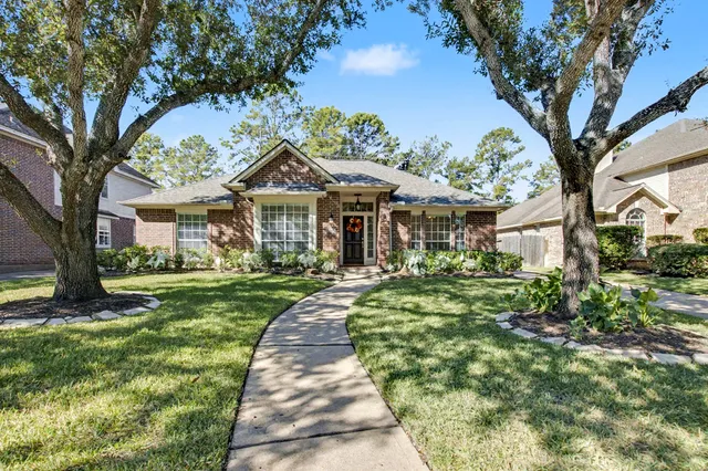 $498,000 | 1102 Hathorn Way Drive, Houston, TX 77094