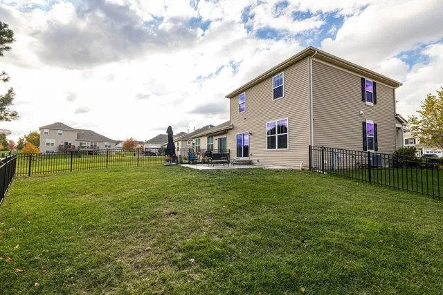a view of a house with a backyard